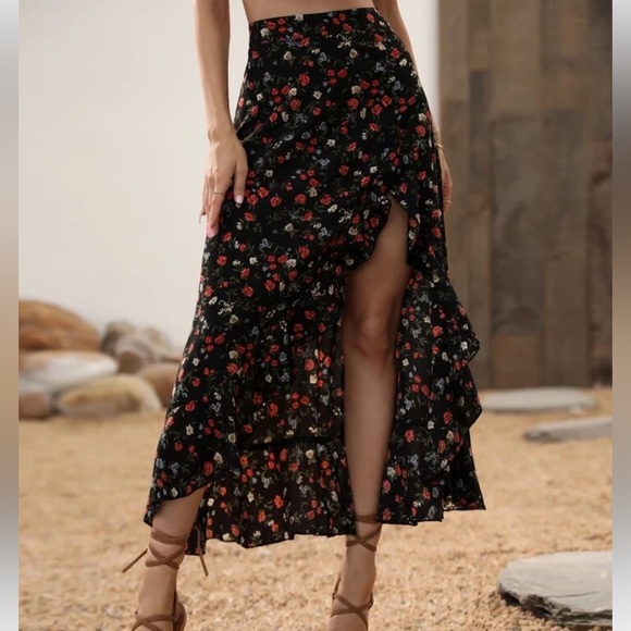 Ditsy Floral Print Ruffle Trim Asymmetrical Hem Skirt - Picture 1 of 6